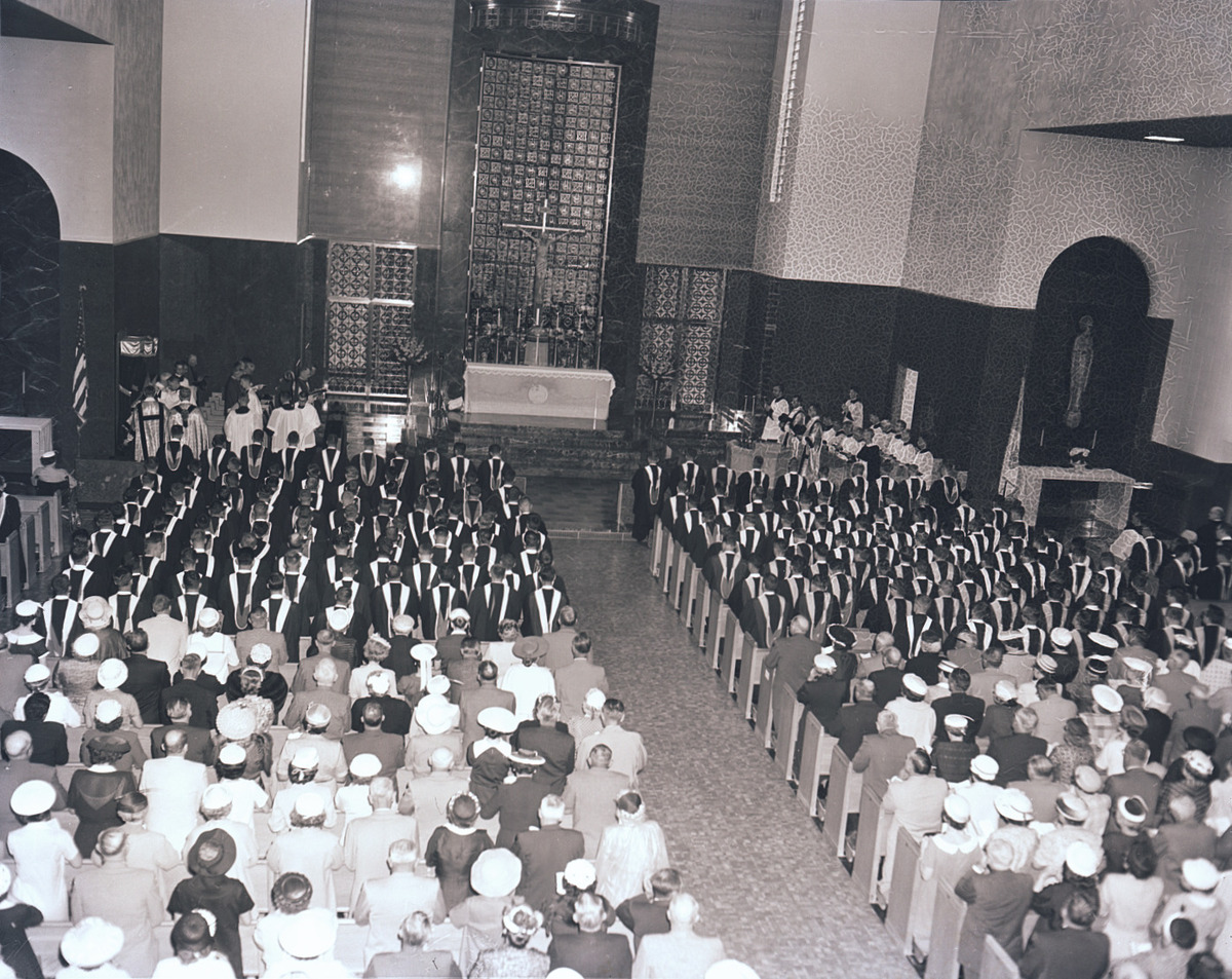 https://centerfordubuquehistorytempstorage.files.wordpress.com/2023/07/1958-commencement-5.jpg