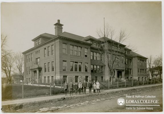 http://loras.libraryhost.com/files/original/0661c661ed37ebfdecfd8da6ac00555e.jpg