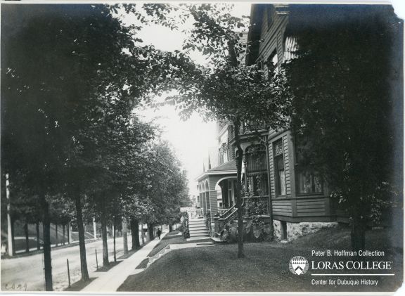 http://loras.libraryhost.com/files/original/83deb58c1ce30fc9f89e336b3a9958f8.jpg